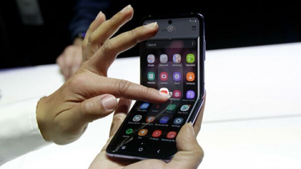 Samsung создаст складной смартфон-гармошку 