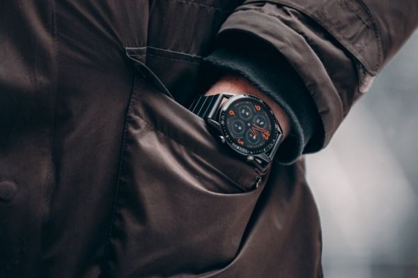 <br />
Компания Huawei представила в России смарт-часы с металлическим ремешком<br />
