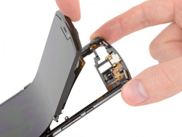 Motorola Razr – самый сложный для ремонта смартфон